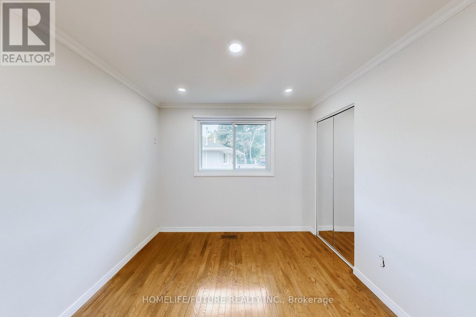 659 Bridle Wood, Burlington, Ontario  L7L 4E2 - Photo 33 - W12467932