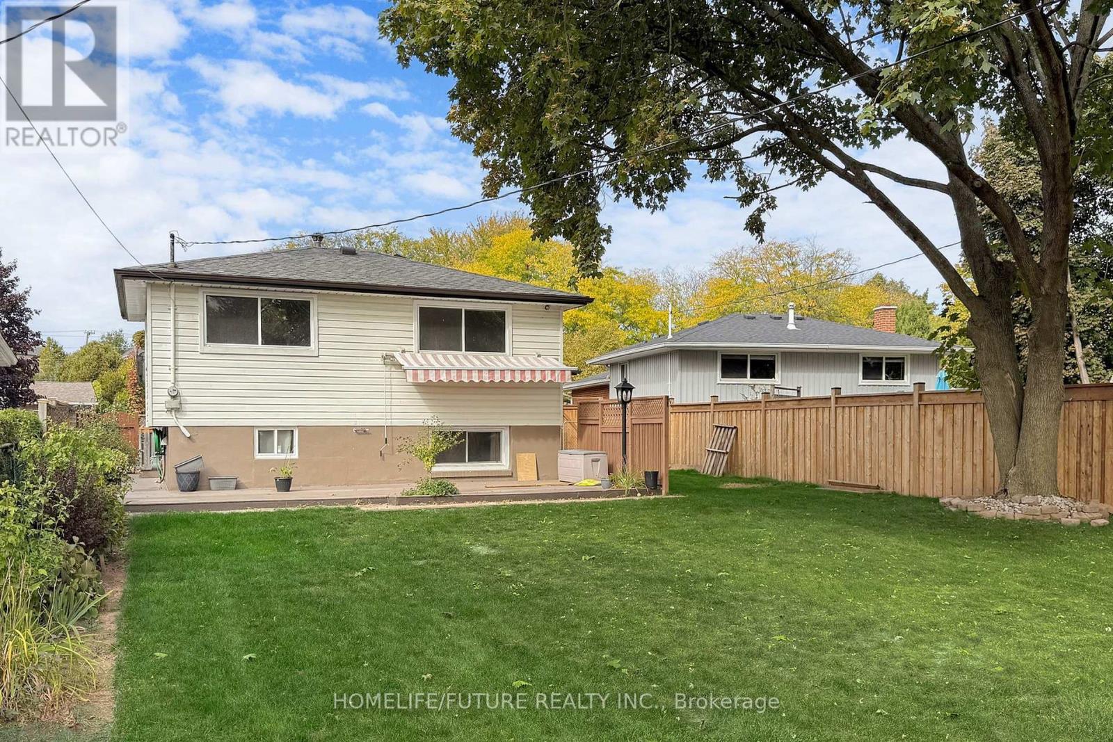 659 Bridle Wood, Burlington, Ontario  L7L 4E2 - Photo 47 - W12467932
