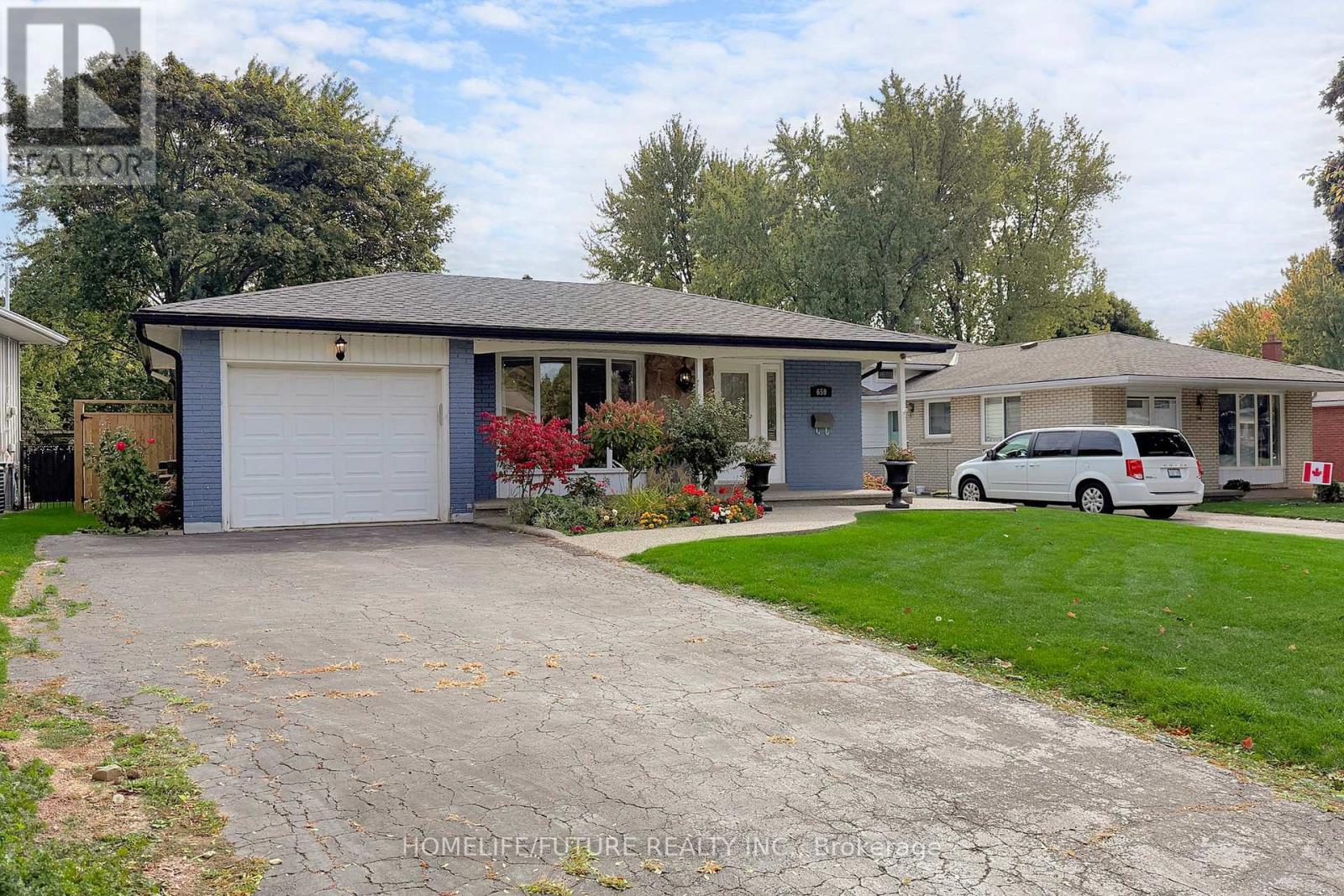 659 Bridle Wood, Burlington, Ontario  L7L 4E2 - Photo 7 - W12467932