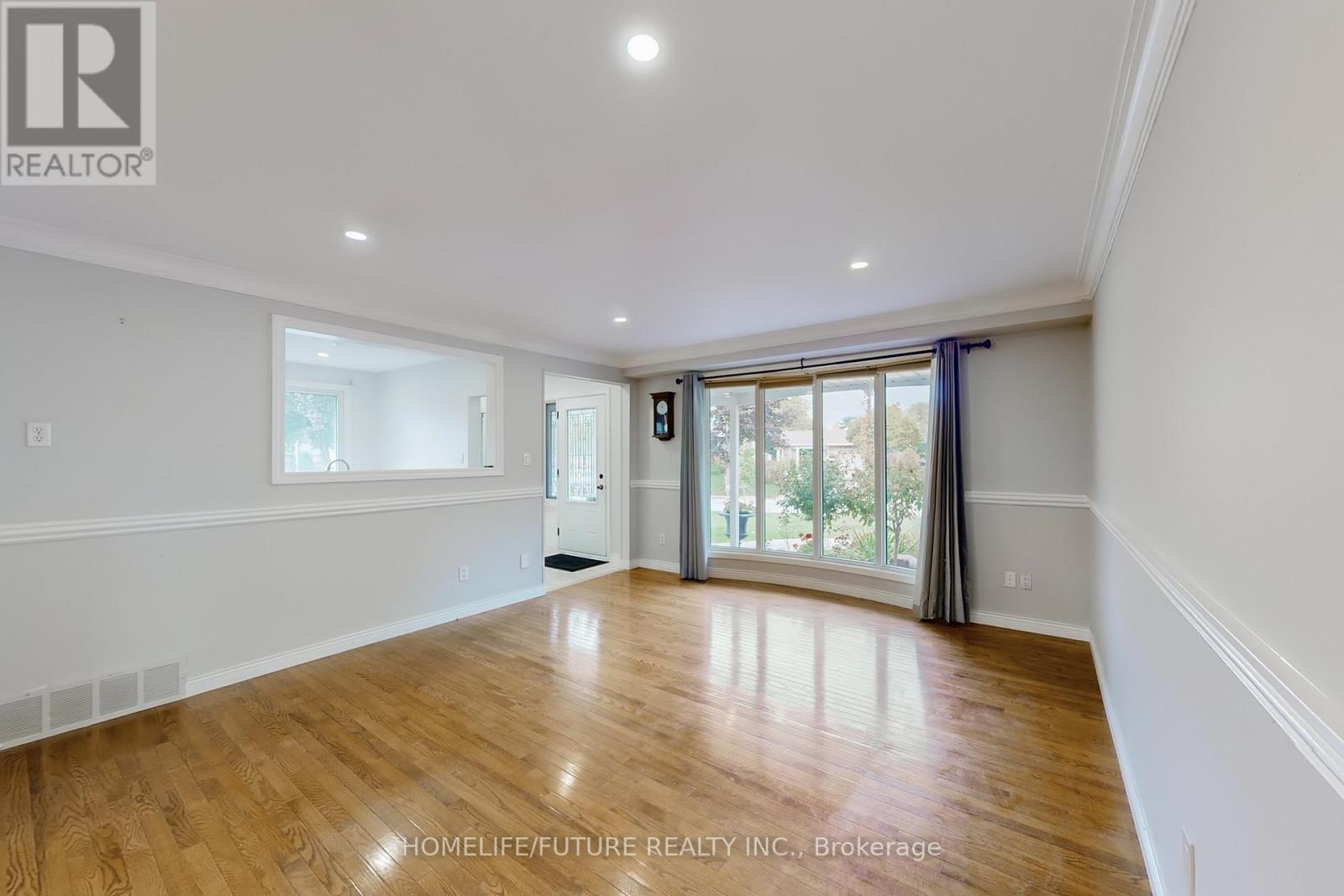659 Bridle Wood, Burlington, Ontario  L7L 4E2 - Photo 8 - W12467932