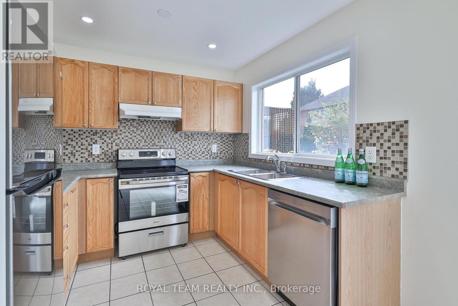 2439 Hollybrook Drive, Oakville, Ontario  L6M 4S8 - Photo 10 - W12467974