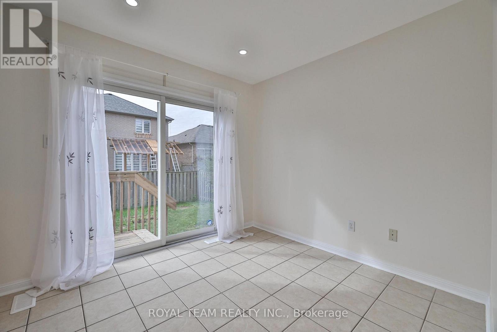 2439 Hollybrook Drive, Oakville, Ontario  L6M 4S8 - Photo 12 - W12467974