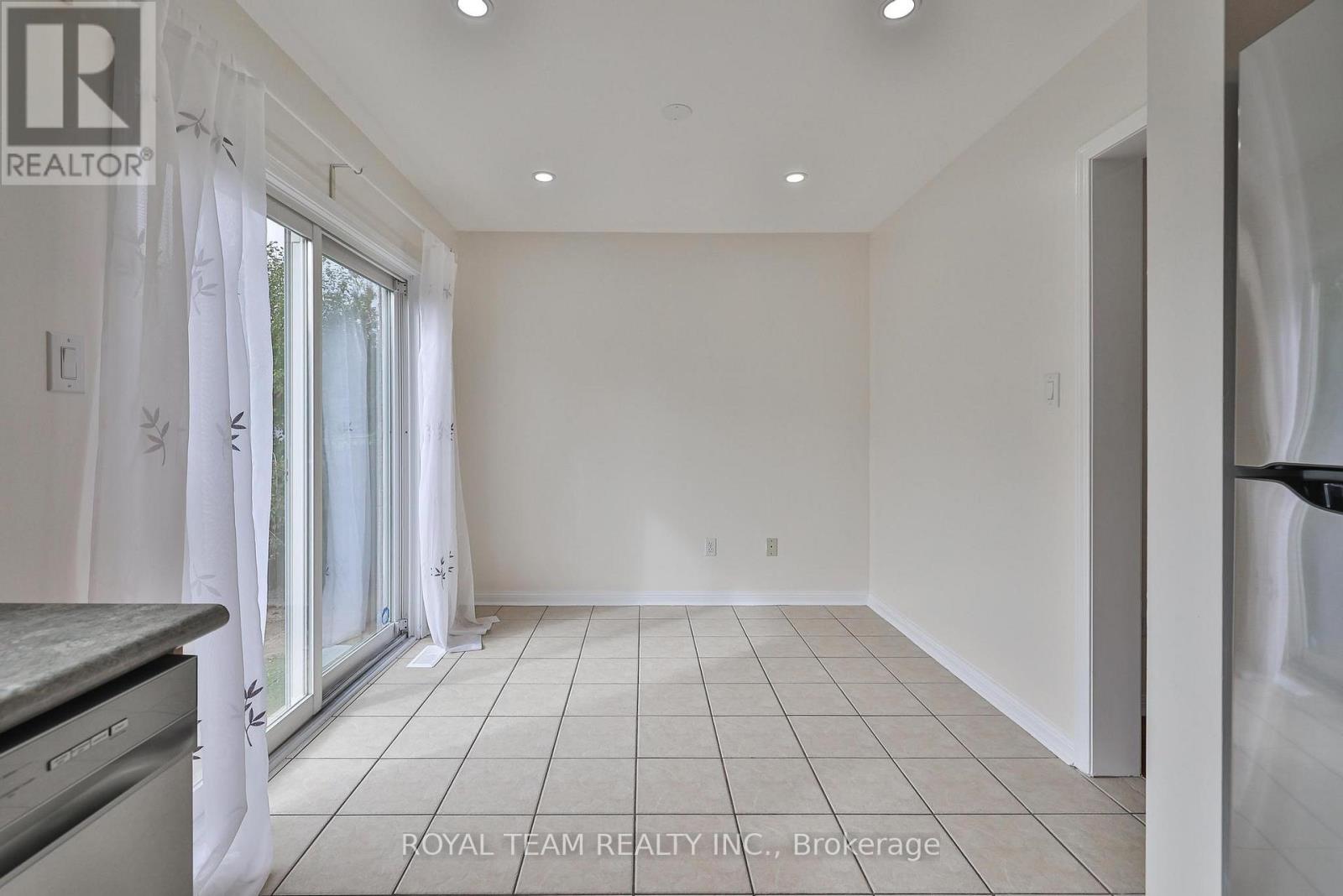 2439 Hollybrook Drive, Oakville, Ontario  L6M 4S8 - Photo 13 - W12467974