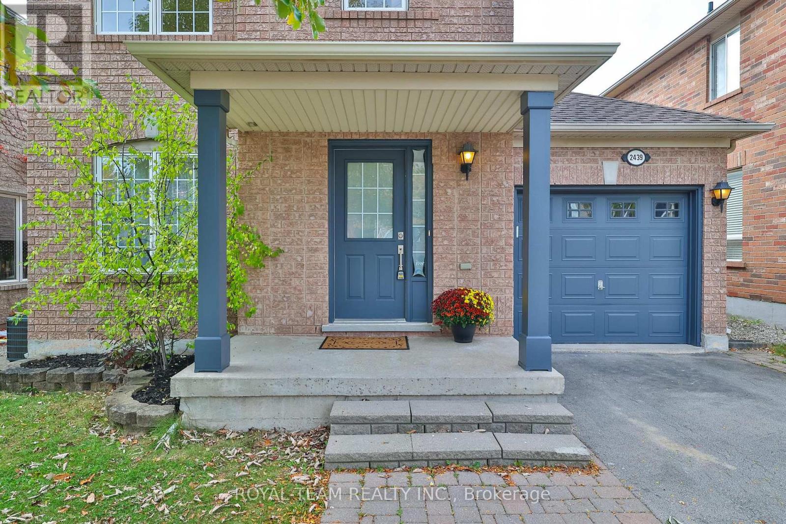 2439 Hollybrook Drive, Oakville, Ontario  L6M 4S8 - Photo 2 - W12467974