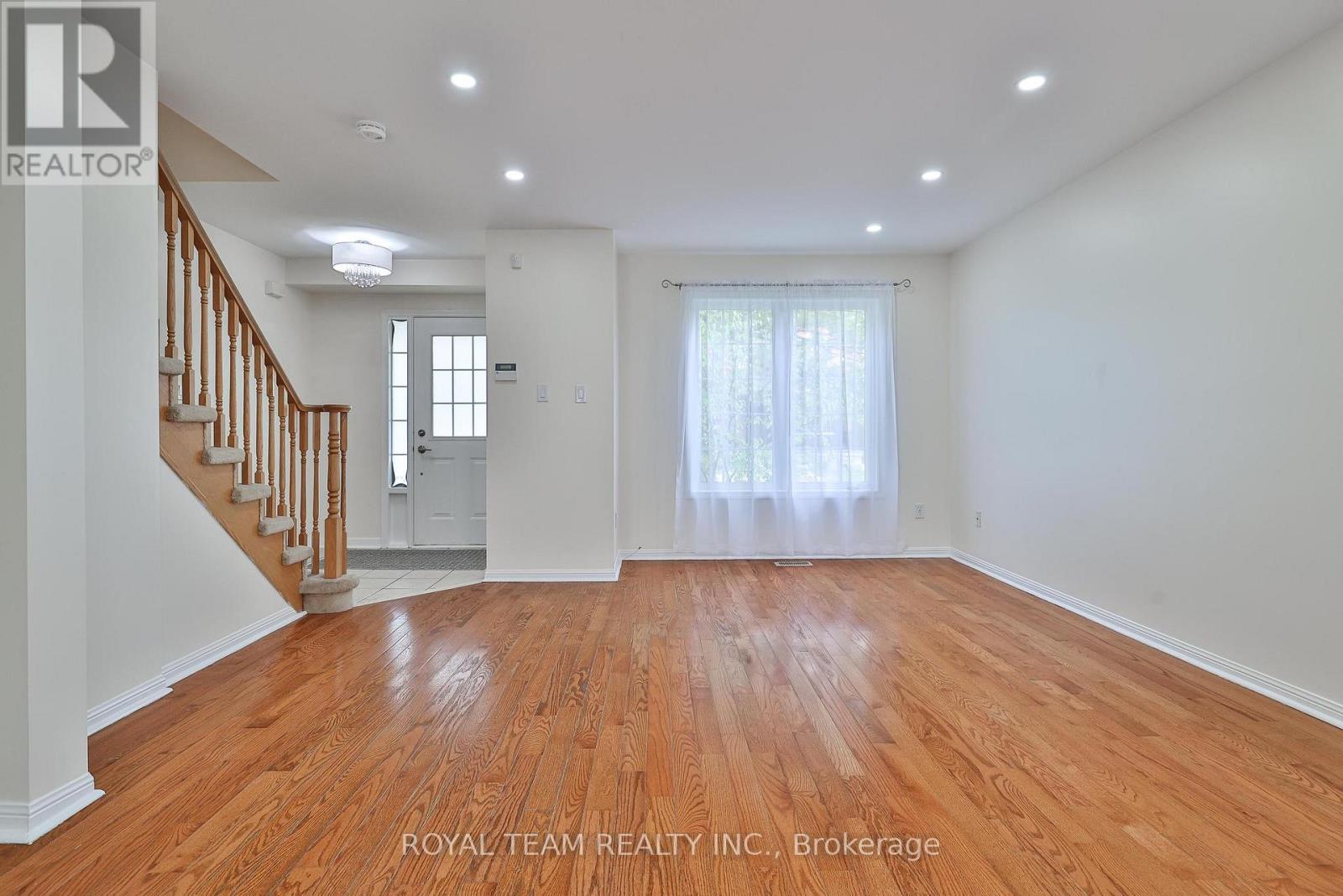 2439 Hollybrook Drive, Oakville, Ontario  L6M 4S8 - Photo 4 - W12467974