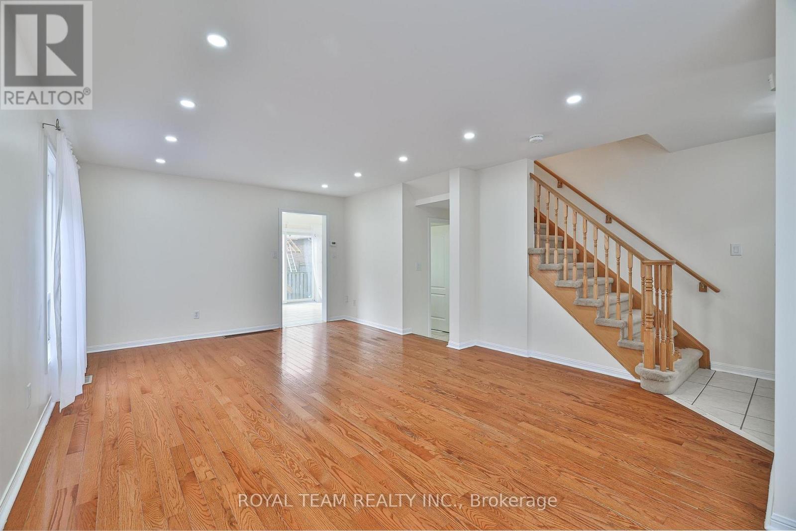 2439 Hollybrook Drive, Oakville, Ontario  L6M 4S8 - Photo 6 - W12467974
