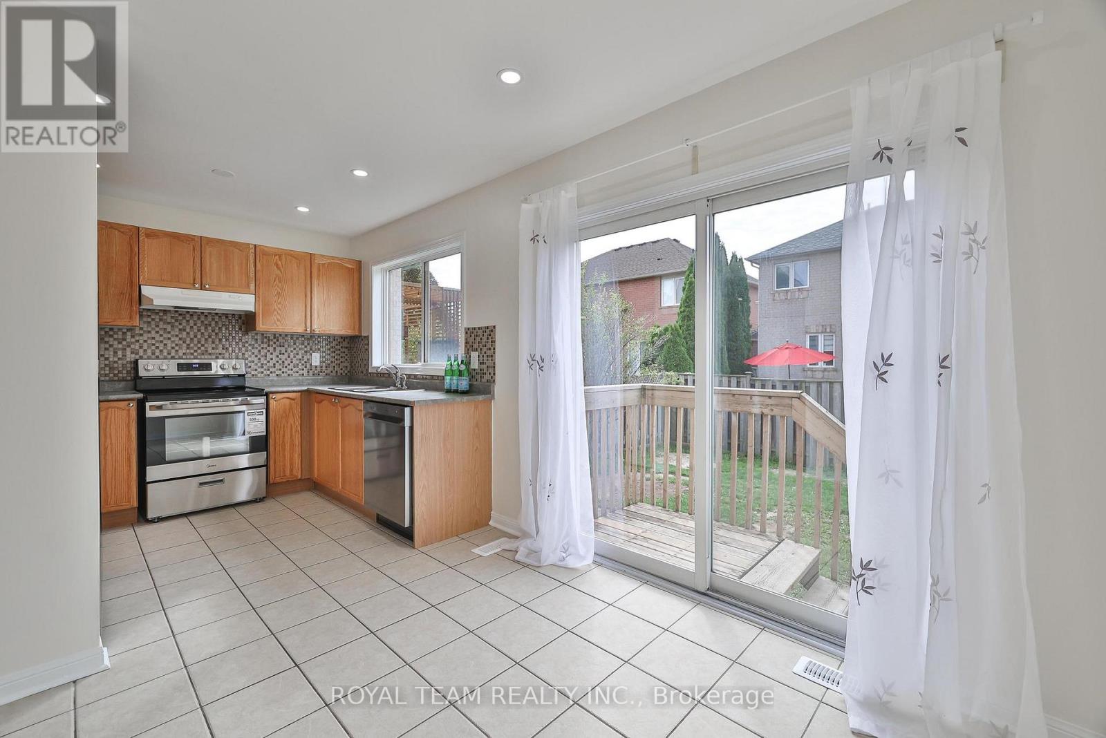 2439 Hollybrook Drive, Oakville, Ontario  L6M 4S8 - Photo 8 - W12467974