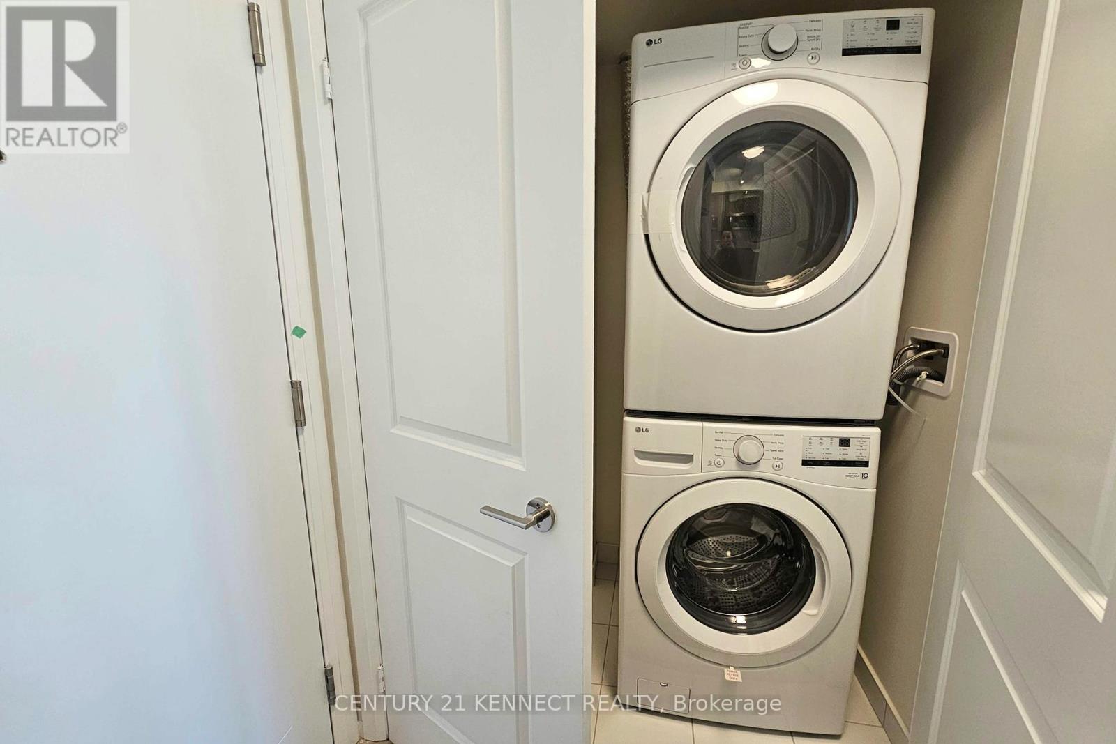 1502 - 15 Watergarden Drive, Mississauga, Ontario  L5R 0H4 - Photo 13 - W12467983