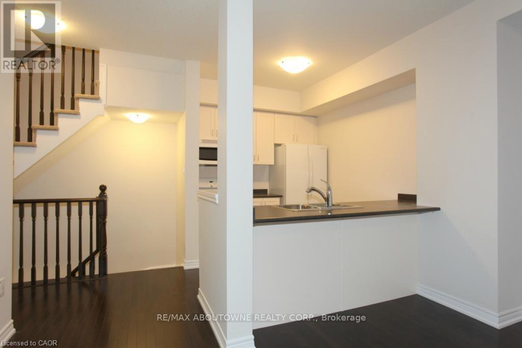 104 - 1401 Plains Road E, Burlington, Ontario  L7R 0C2 - Photo 12 - W12467986