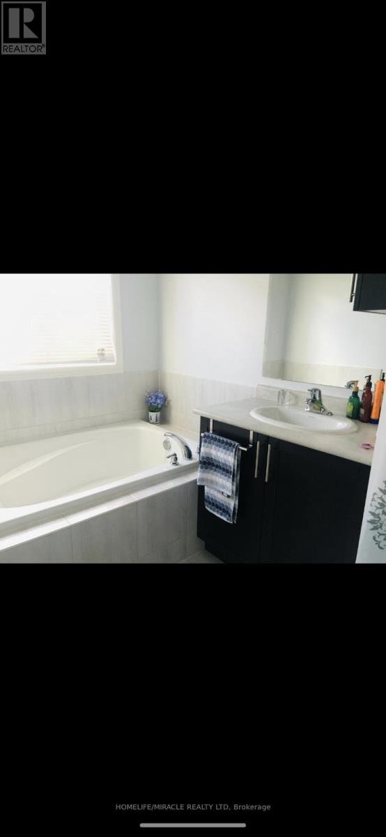 5 Exhibition Crescent, Brampton, Ontario  L7A 4B8 - Photo 10 - W12468001