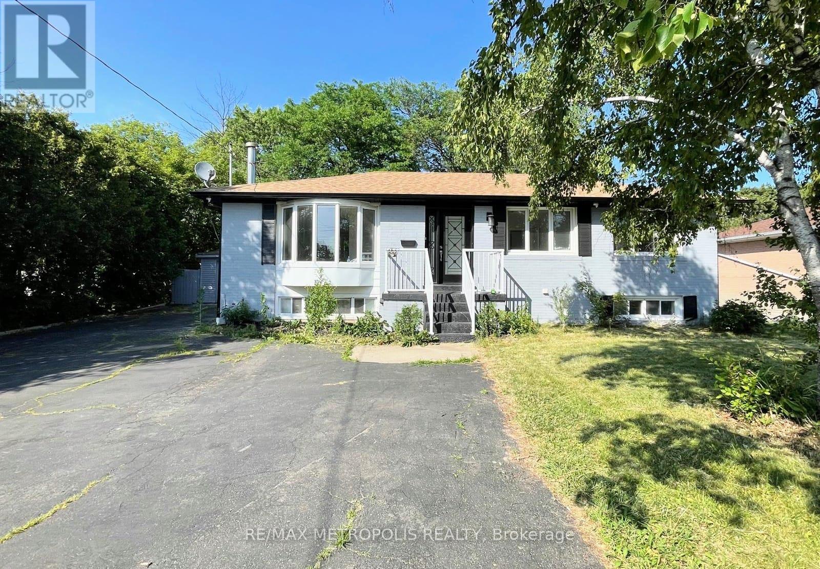 MAIN - 575 THIRD LINE, Oakville, Ontario