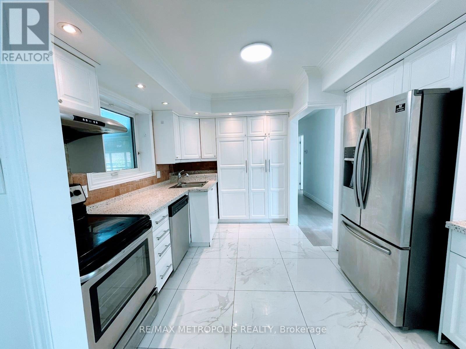 Main - 575 Third Line, Oakville, Ontario  L6L 4A8 - Photo 11 - W12468003