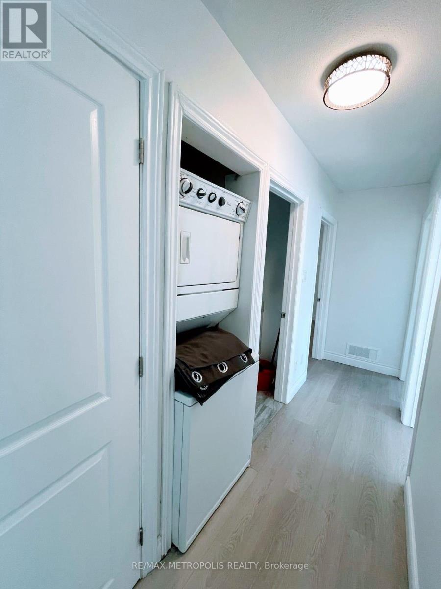 Main - 575 Third Line, Oakville, Ontario  L6L 4A8 - Photo 12 - W12468003