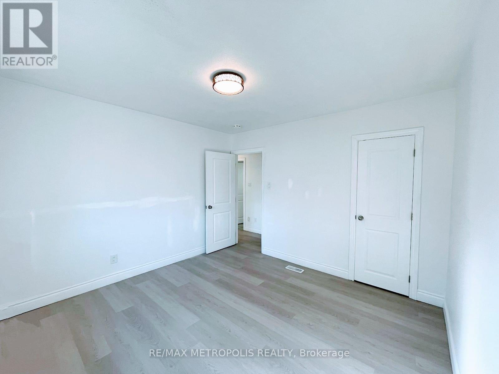 Main - 575 Third Line, Oakville, Ontario  L6L 4A8 - Photo 16 - W12468003