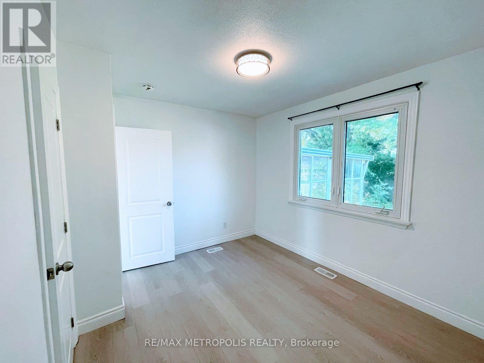 Main - 575 Third Line, Oakville, Ontario  L6L 4A8 - Photo 18 - W12468003