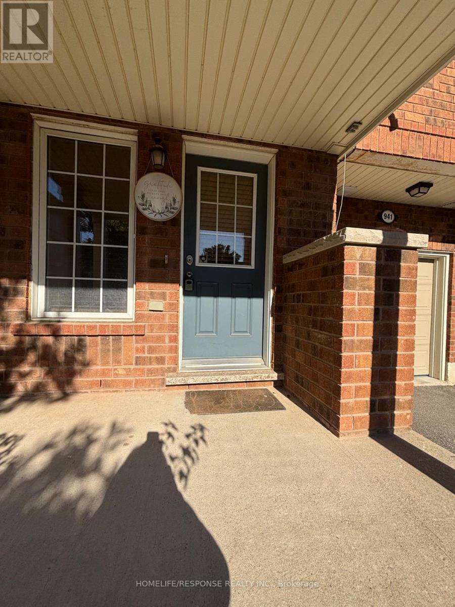 941 Hasselfeldt Heights, Milton, Ontario  L9T 0M5 - Photo 2 - W12468004