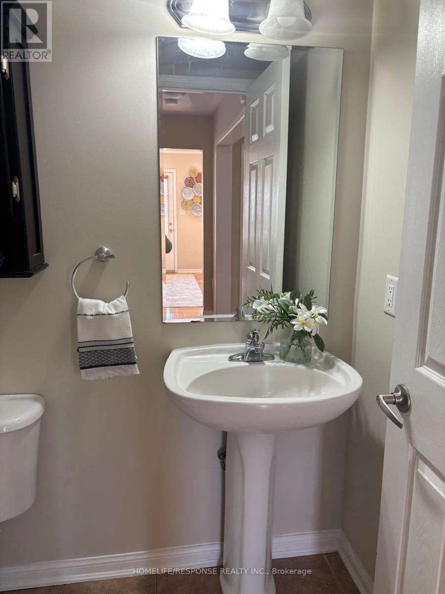 941 Hasselfeldt Heights, Milton, Ontario  L9T 0M5 - Photo 5 - W12468004