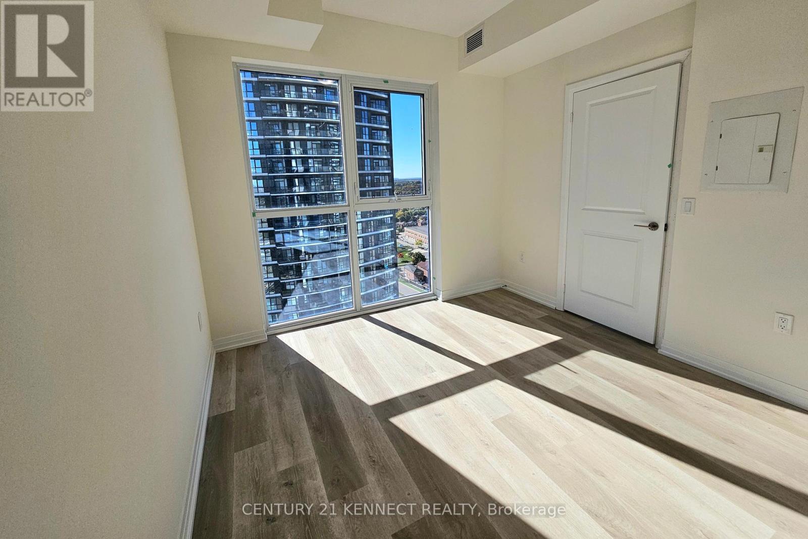 1705 - 15 Watergarden Drive, Mississauga, Ontario  L5R 0H4 - Photo 11 - W12468042