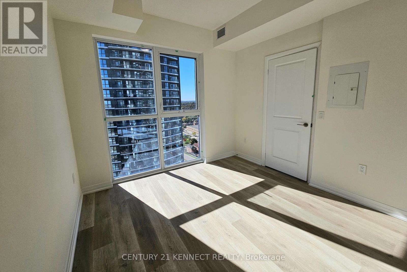 1705 - 15 Watergarden Drive, Mississauga, Ontario  L5R 0H4 - Photo 12 - W12468042