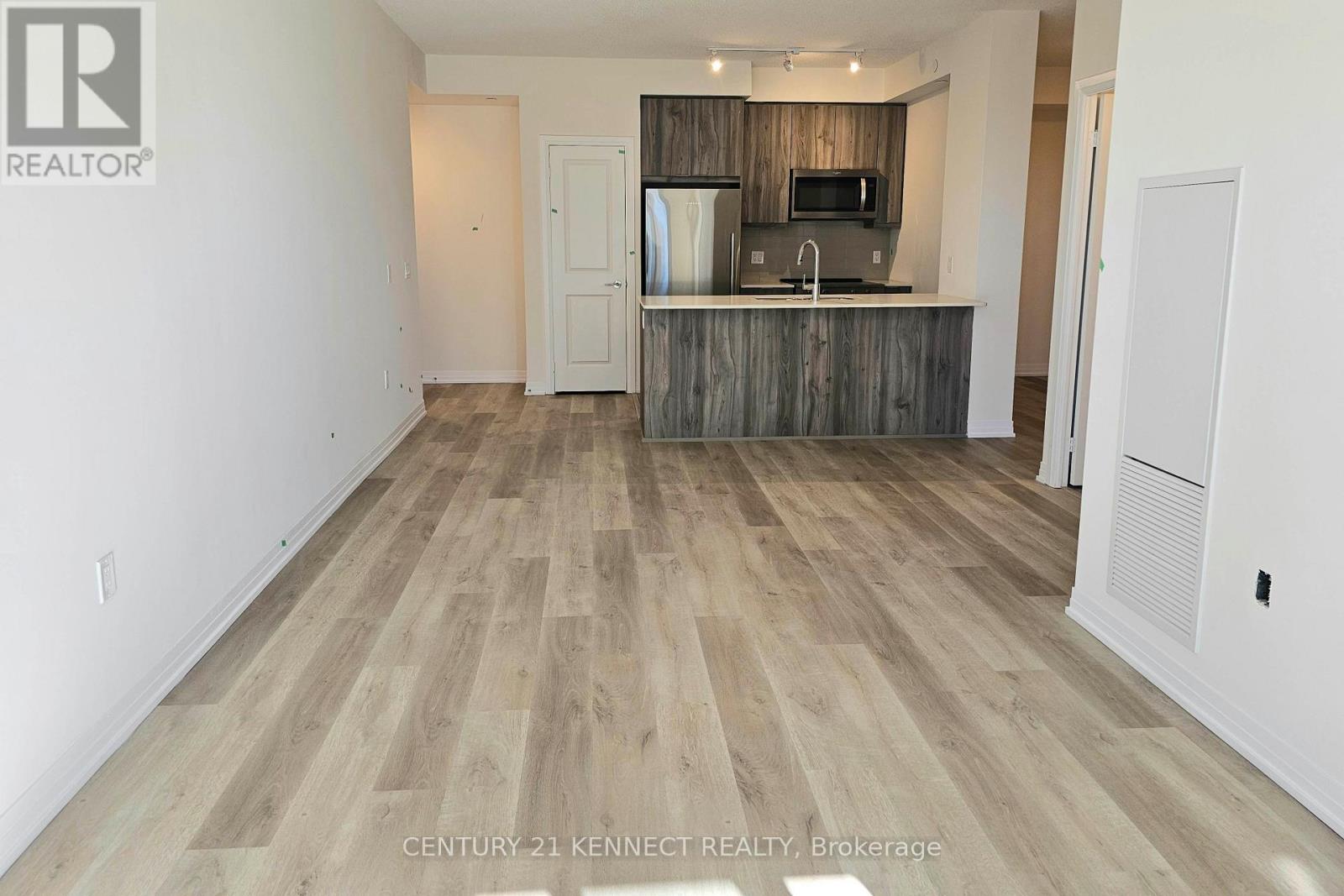 1705 - 15 Watergarden Drive, Mississauga, Ontario  L5R 0H4 - Photo 15 - W12468042