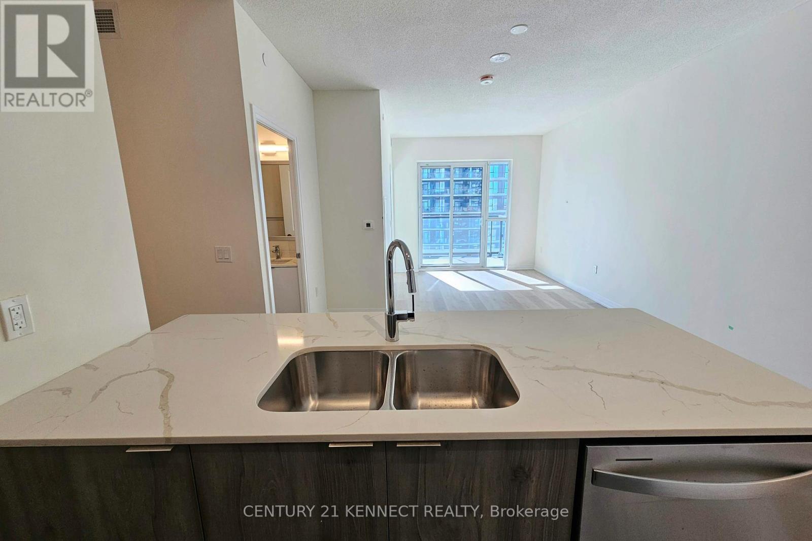 1705 - 15 Watergarden Drive, Mississauga, Ontario  L5R 0H4 - Photo 20 - W12468042