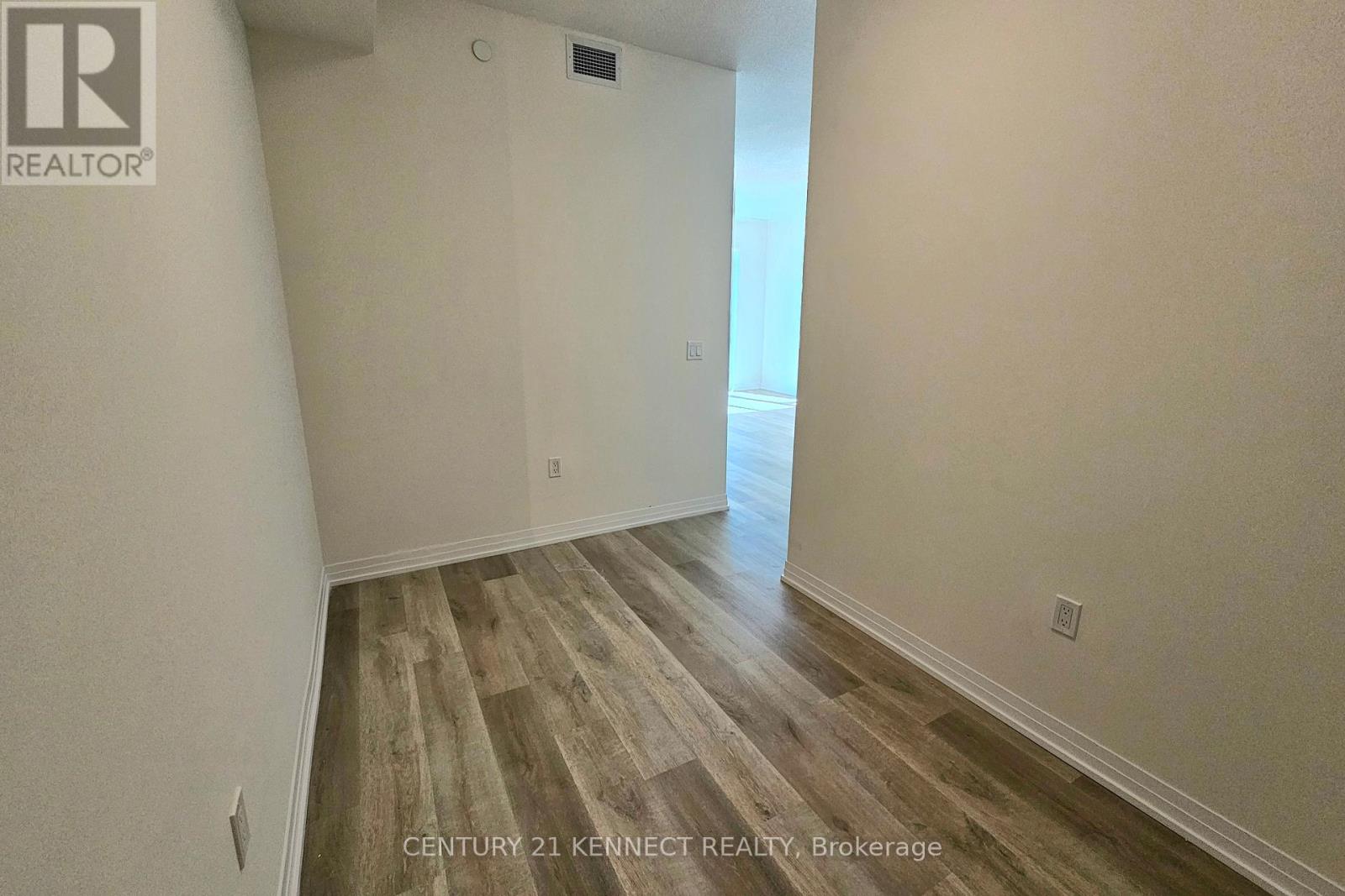 1705 - 15 Watergarden Drive, Mississauga, Ontario  L5R 0H4 - Photo 23 - W12468042