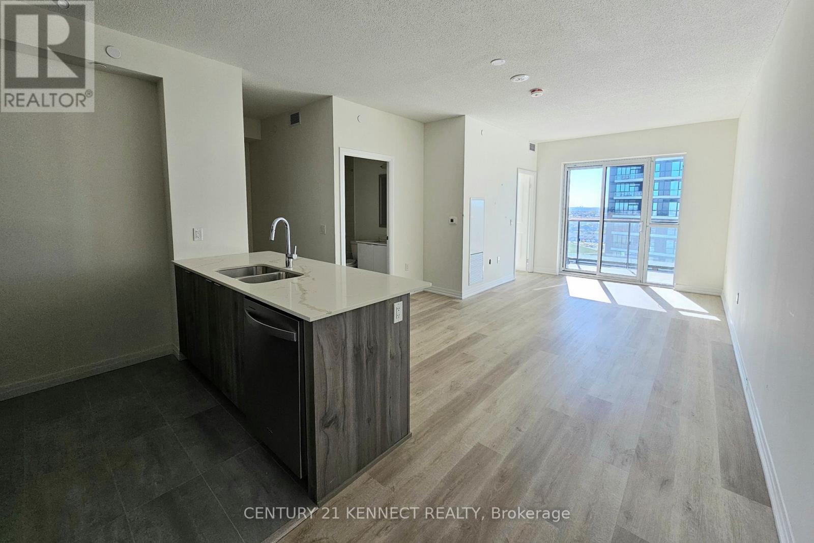 1705 - 15 Watergarden Drive, Mississauga, Ontario  L5R 0H4 - Photo 7 - W12468042