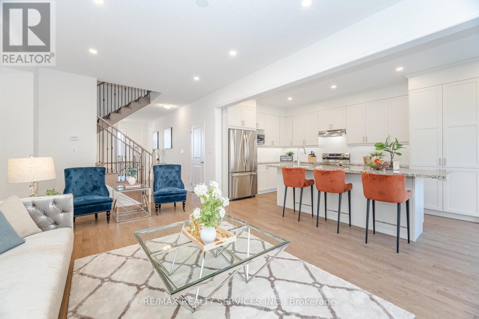 29 Lippa Drive, Caledon, Ontario  L7C 4M3 - Photo 6 - W12468071