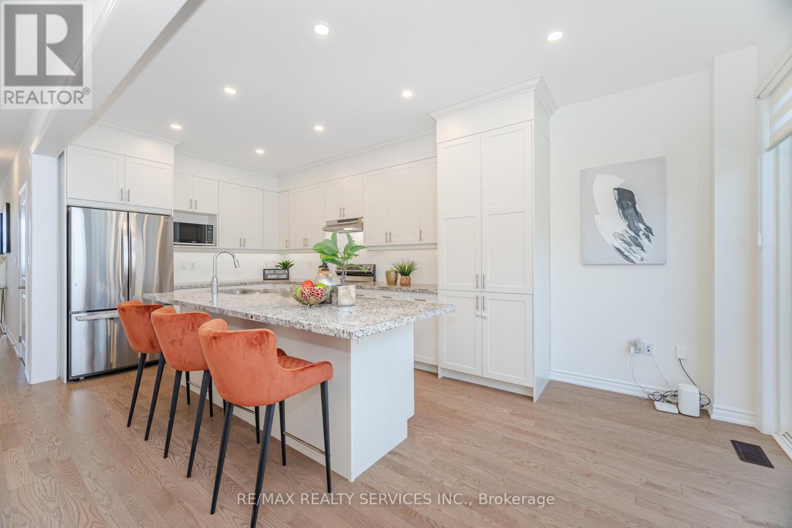 29 Lippa Drive, Caledon, Ontario  L7C 4M3 - Photo 7 - W12468071