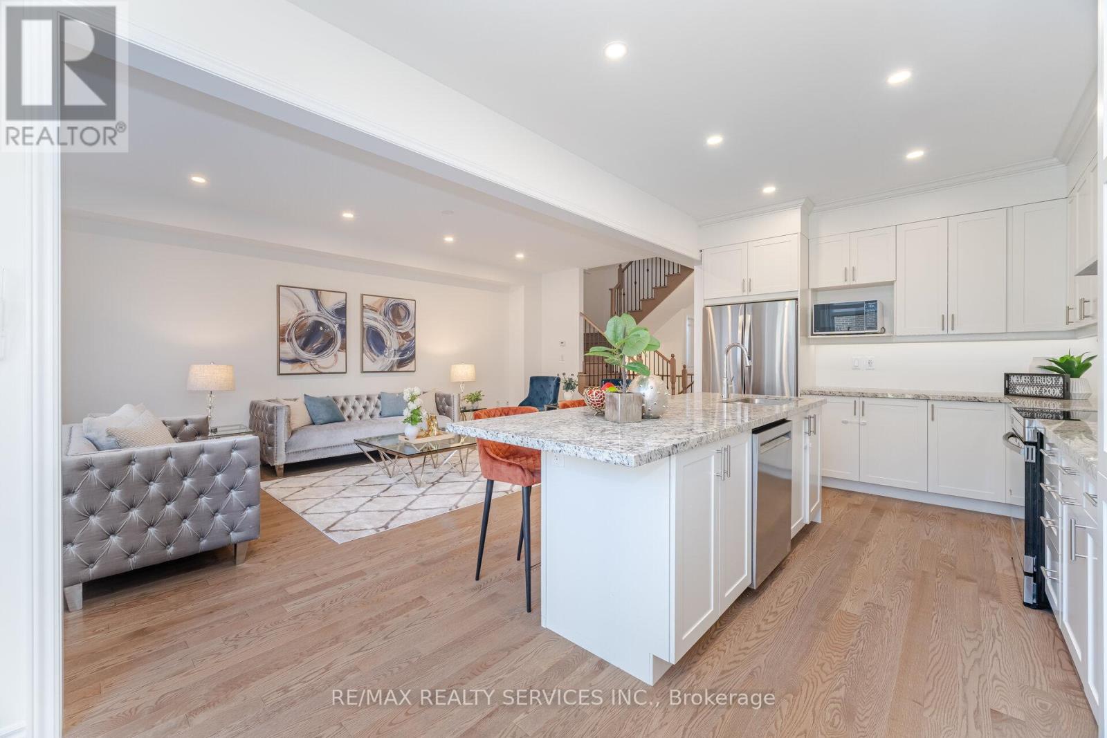 29 Lippa Drive, Caledon, Ontario  L7C 4M3 - Photo 9 - W12468071