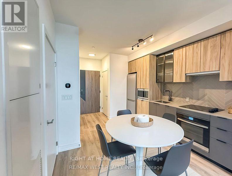 424 - 1037 The Queensway, Toronto, Ontario  M8Z 0H5 - Photo 4 - W12468076