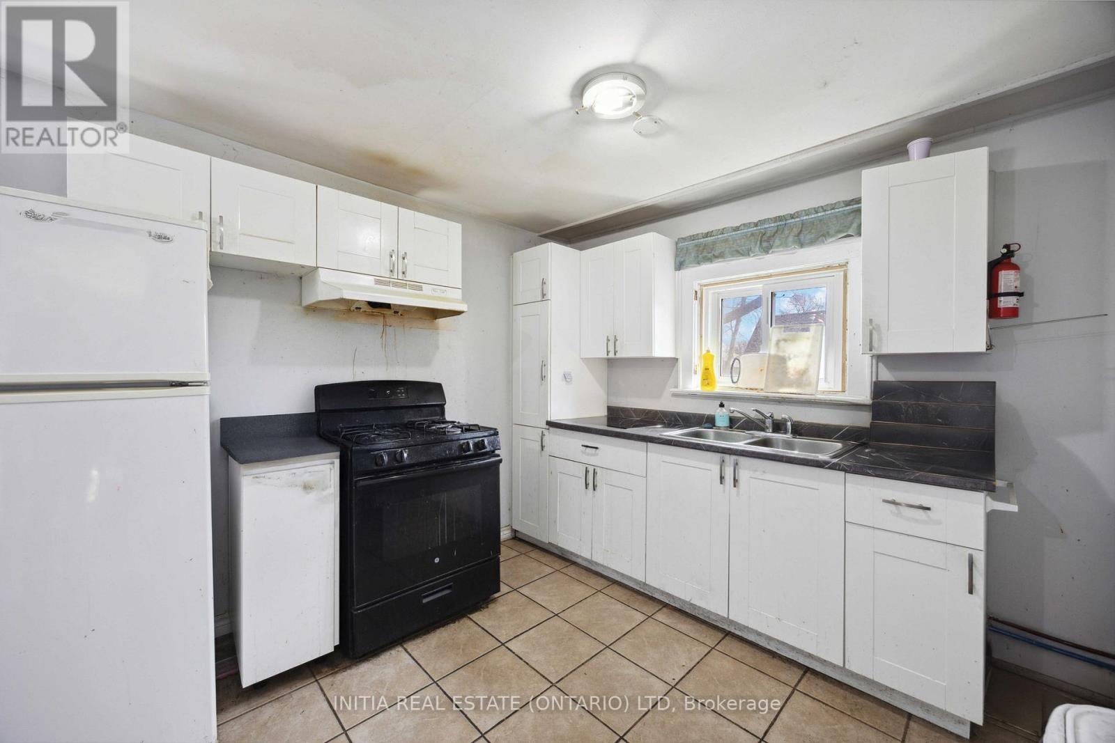 150 College Avenue N, Sarnia, Ontario  N7T 6B3 - Photo 10 - X12468124