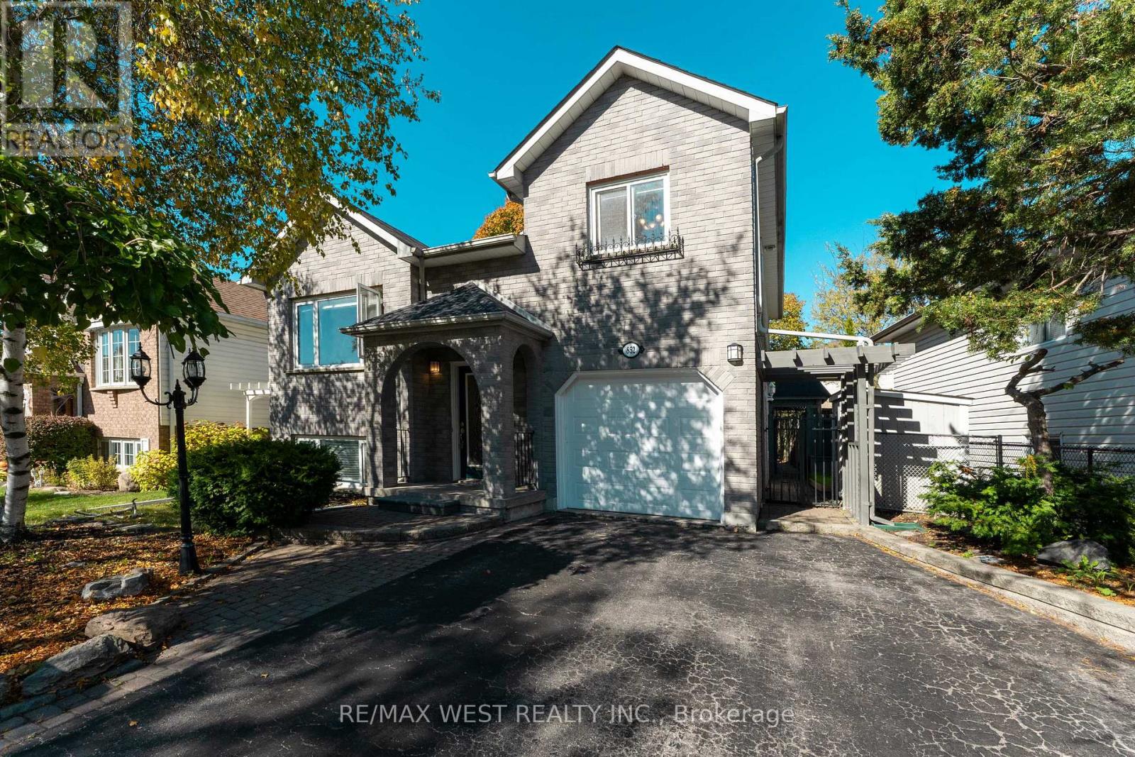 852 BEATRICE STREET E, Oshawa, Ontario