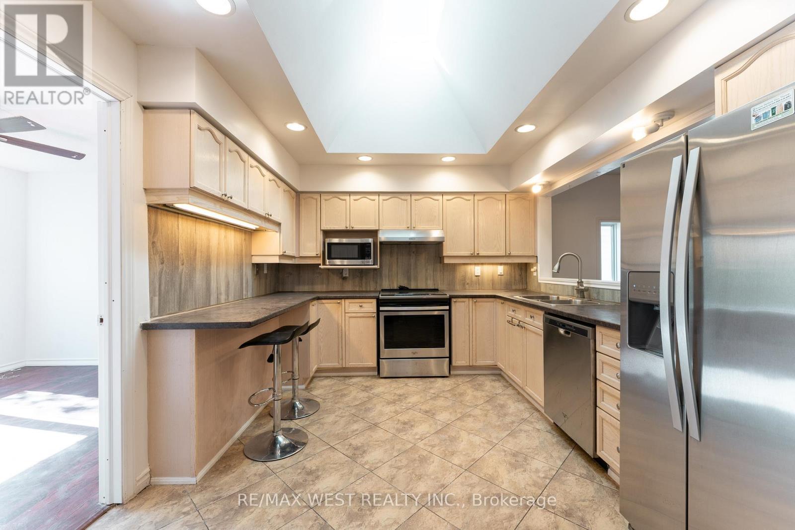 852 Beatrice Street E, Oshawa, Ontario  L1K 2H7 - Photo 7 - E12457877