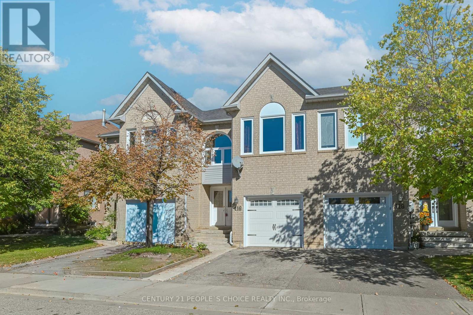 116 Goldenlight Circle, Brampton, Ontario  L6X 4N6 - Photo 3 - W12465695