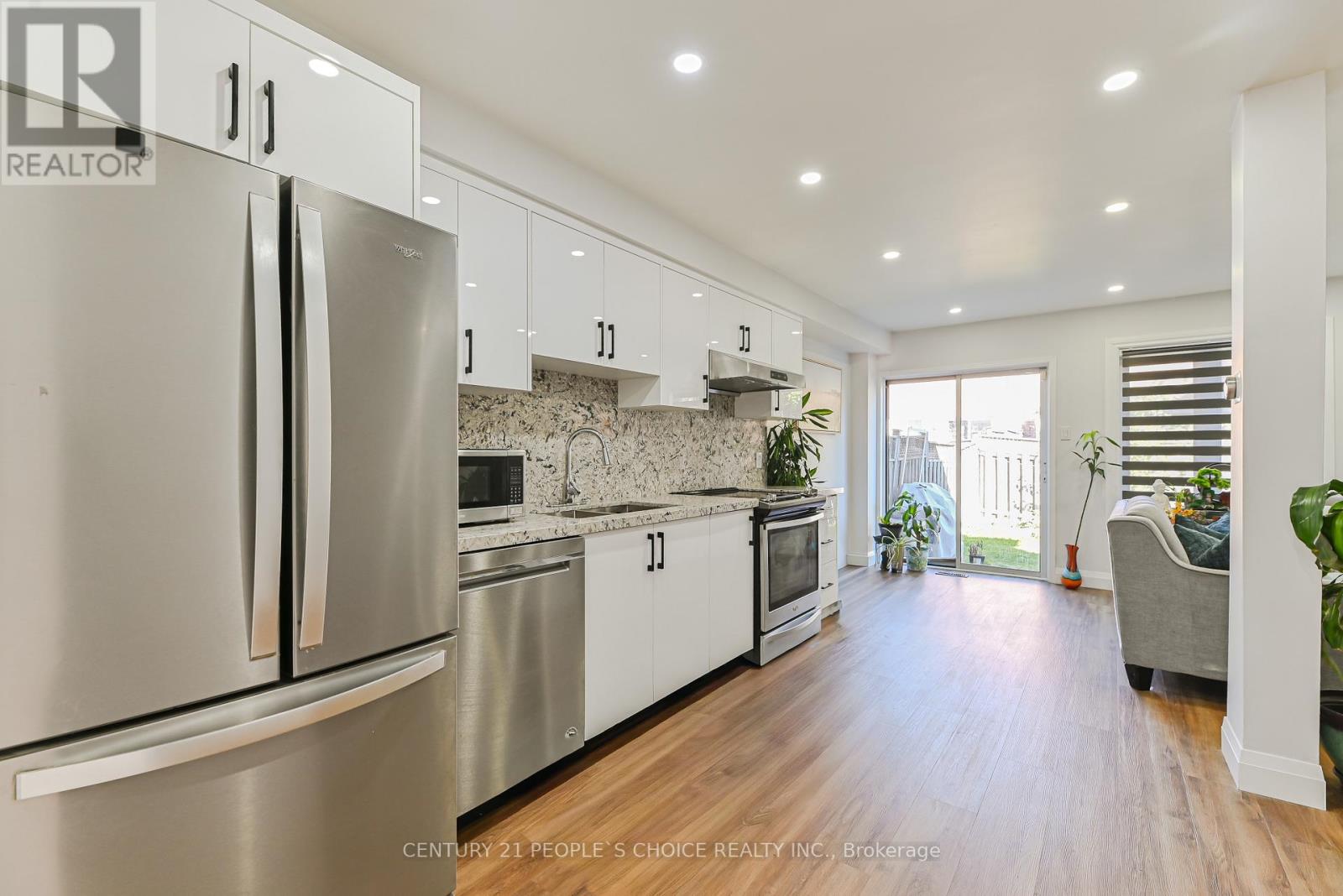 116 Goldenlight Circle, Brampton, Ontario  L6X 4N6 - Photo 11 - W12465695