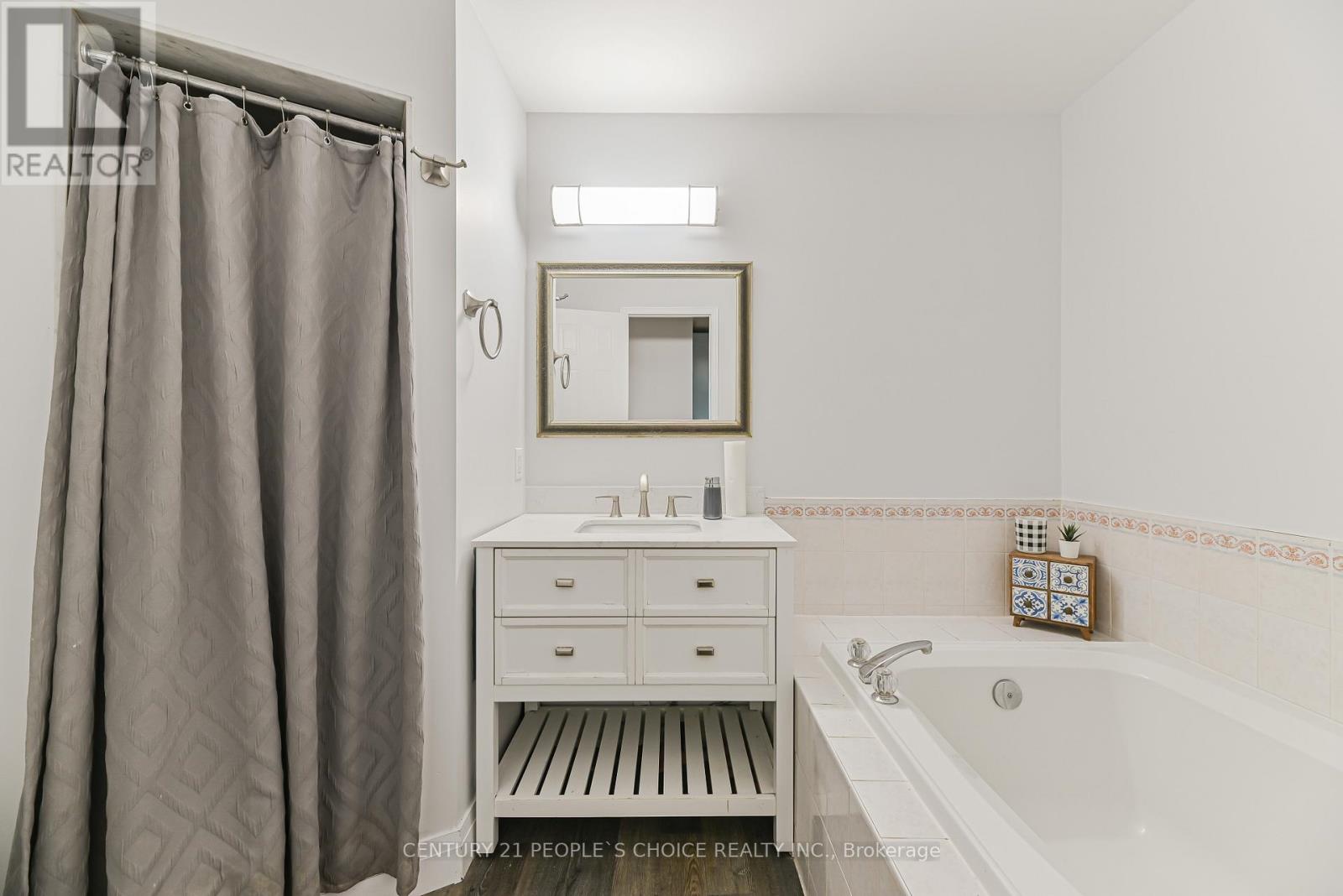 116 Goldenlight Circle, Brampton, Ontario  L6X 4N6 - Photo 27 - W12465695