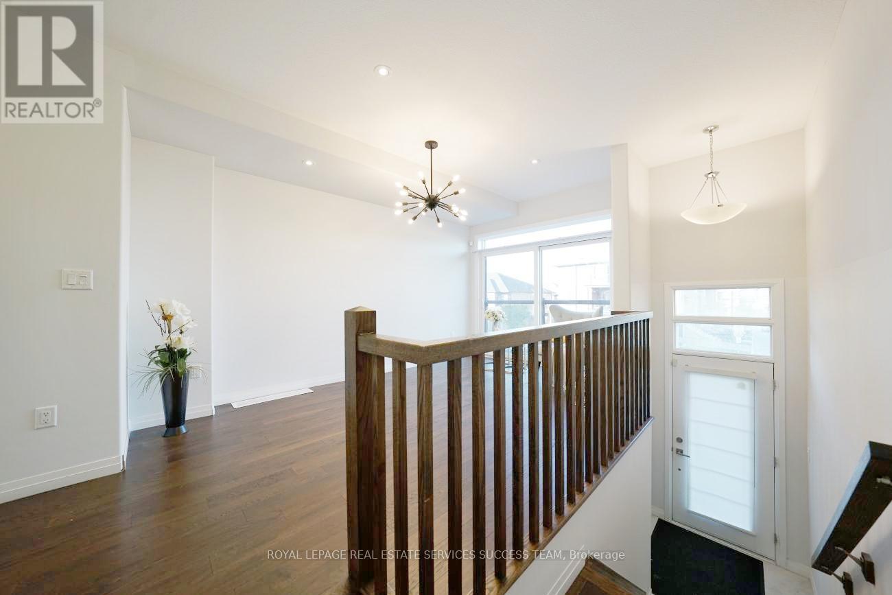 51 Soho Street, Hamilton, Ontario  L8J 0L4 - Photo 2 - X12467926