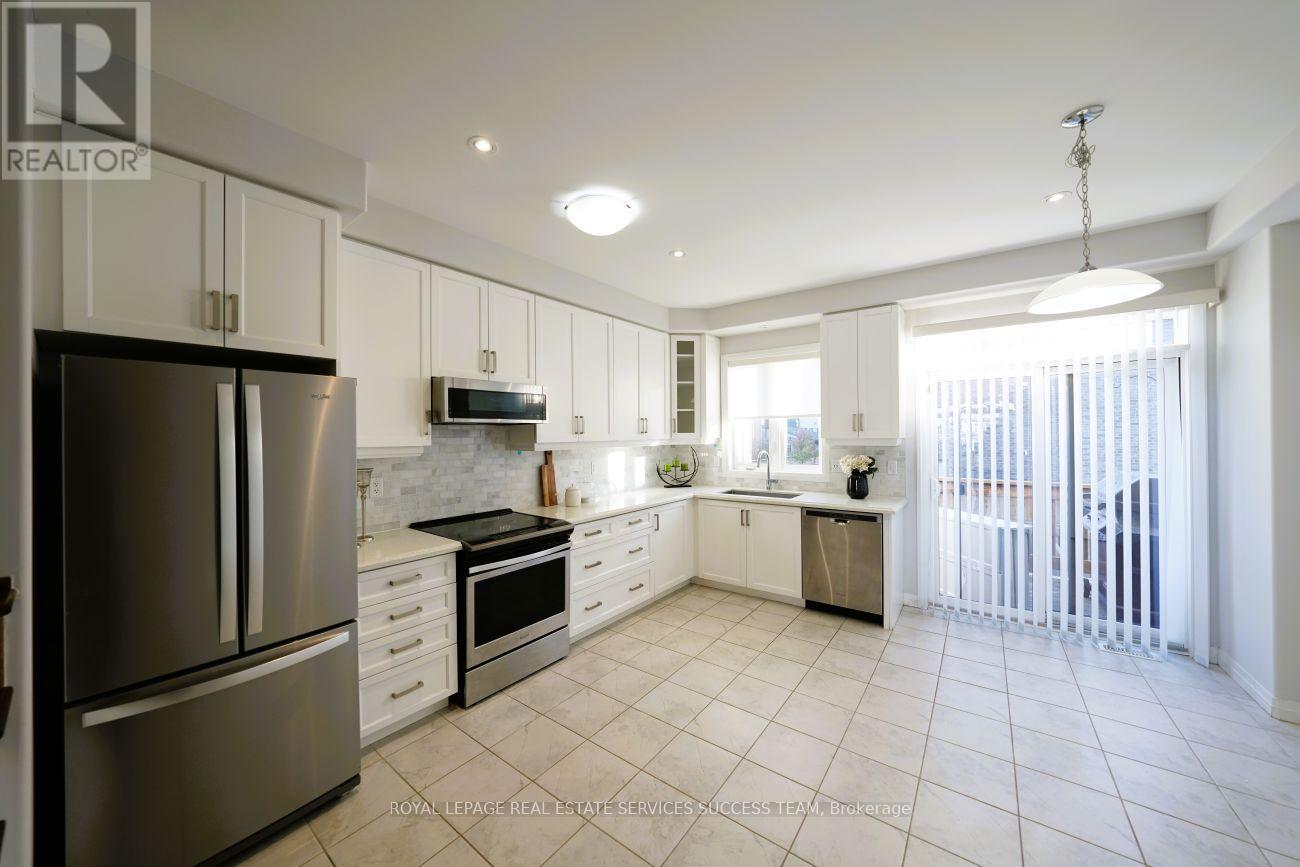 51 Soho Street, Hamilton, Ontario  L8J 0L4 - Photo 5 - X12467926