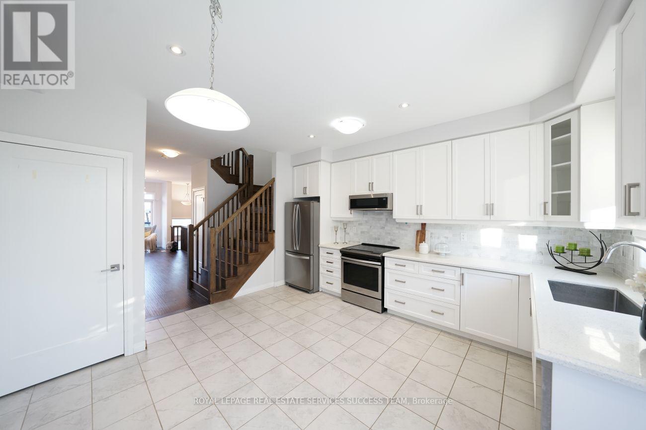 51 Soho Street, Hamilton, Ontario  L8J 0L4 - Photo 7 - X12467926