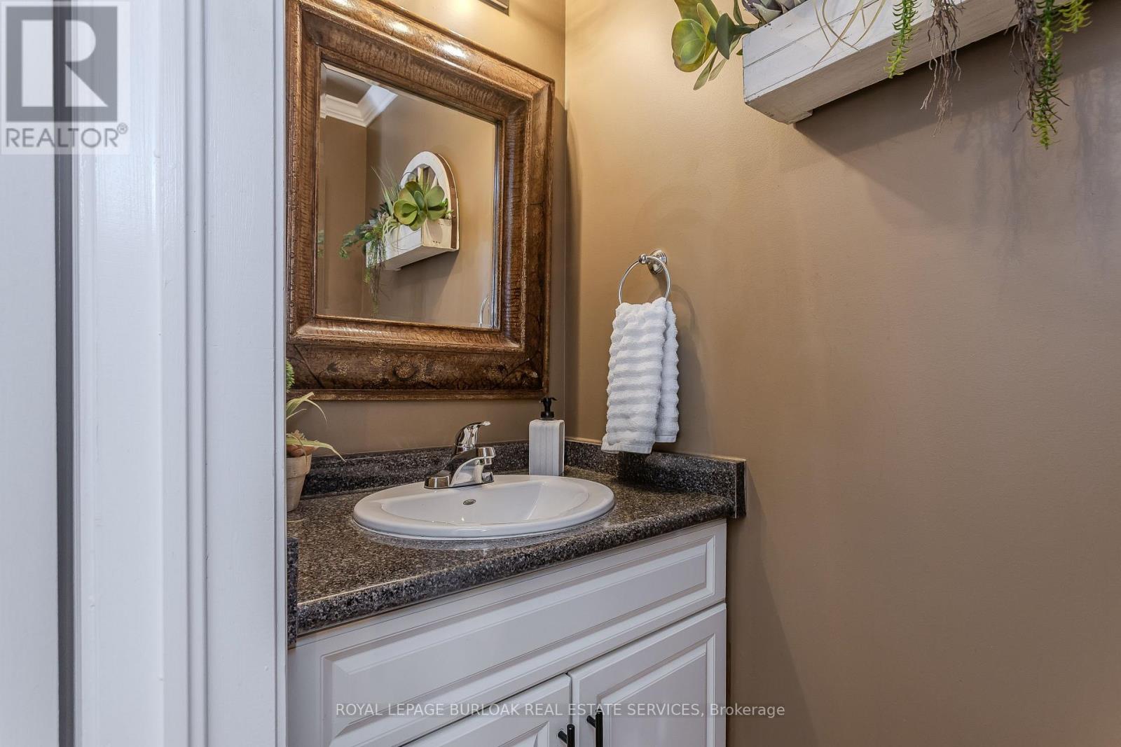 26 Grassyplain Drive, Hamilton, Ontario  L0R 1W0 - Photo 11 - X12467940