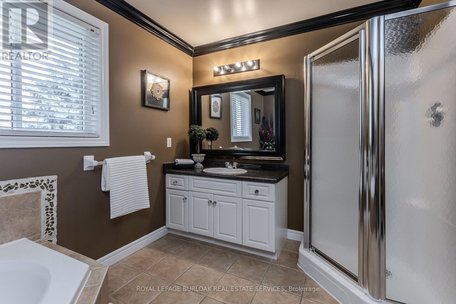26 Grassyplain Drive, Hamilton, Ontario  L0R 1W0 - Photo 18 - X12467940