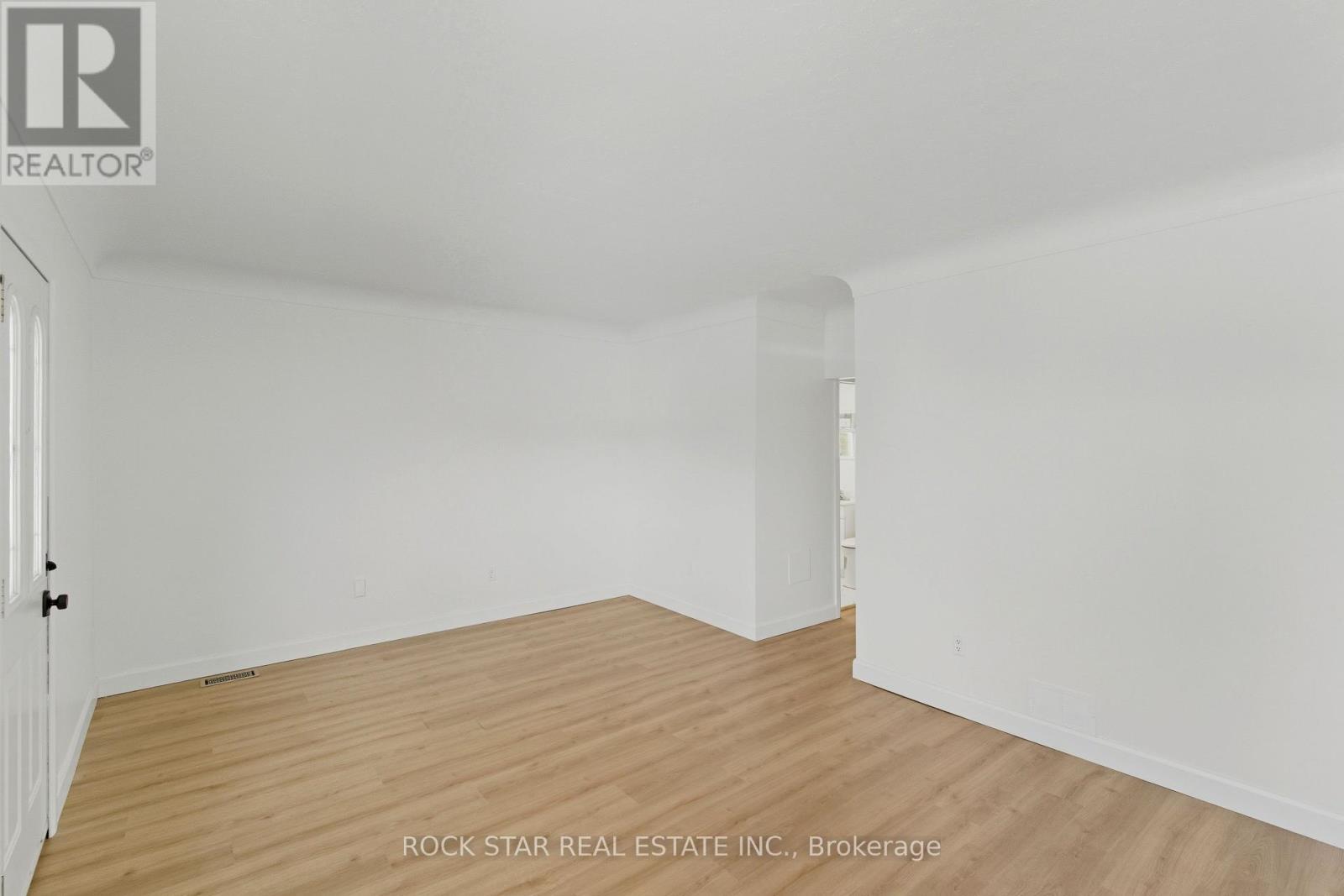 116 Robins Avenue, Hamilton, Ontario  L8H 4N7 - Photo 6 - X12467968