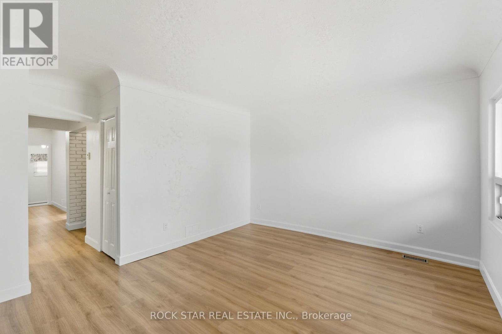 116 Robins Avenue, Hamilton, Ontario  L8H 4N7 - Photo 7 - X12467968