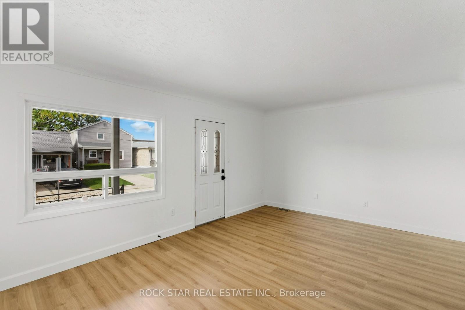 116 Robins Avenue, Hamilton, Ontario  L8H 4N7 - Photo 8 - X12467968