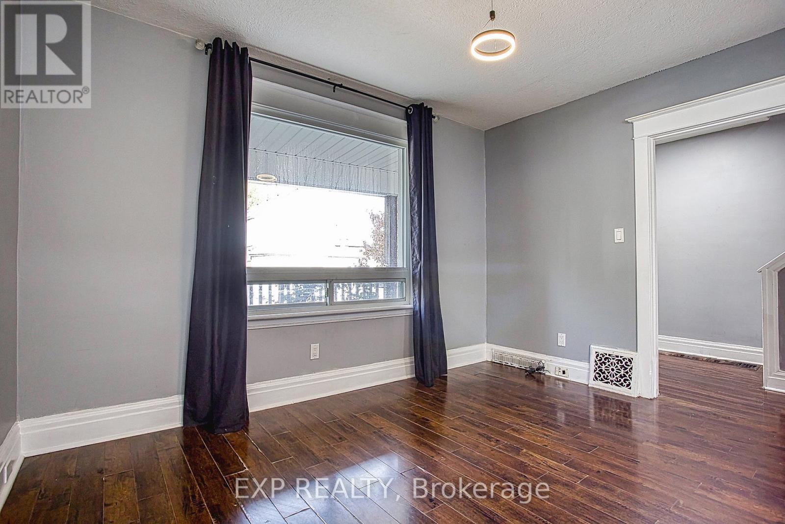 118 Garside Avenue N, Hamilton, Ontario  L8H 4W3 - Photo 9 - X12467970