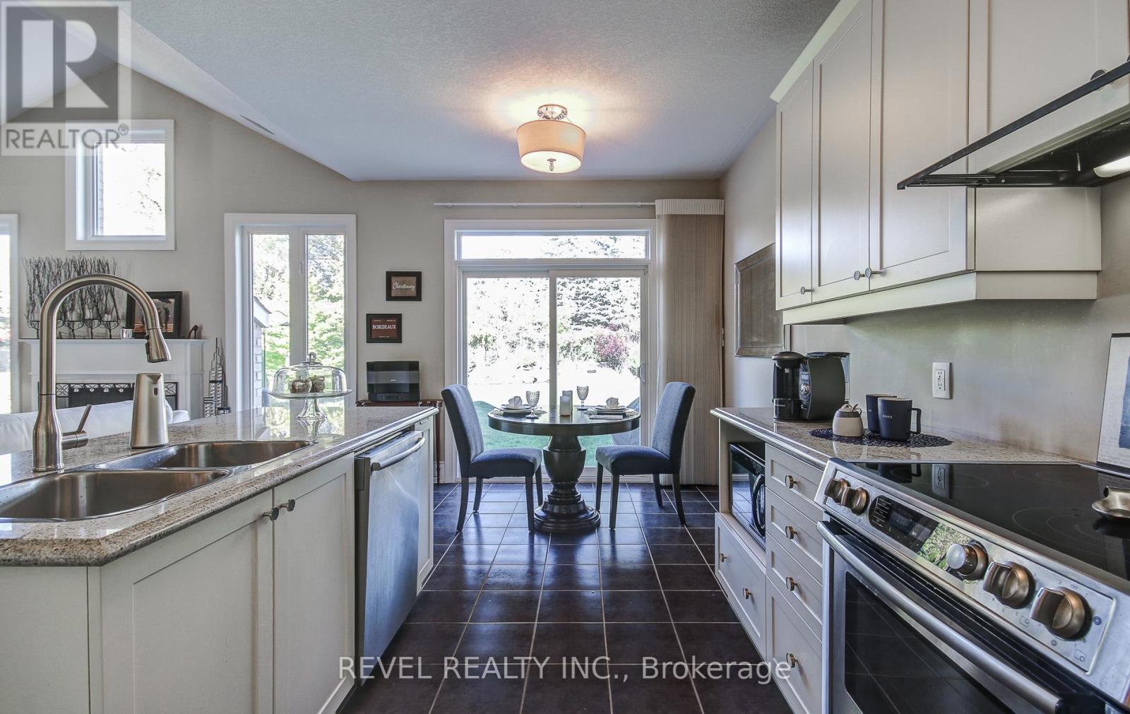 126 Aberfoyle Mill Crescent, Puslinch, Ontario  N1H 6H9 - Photo 15 - X12468031