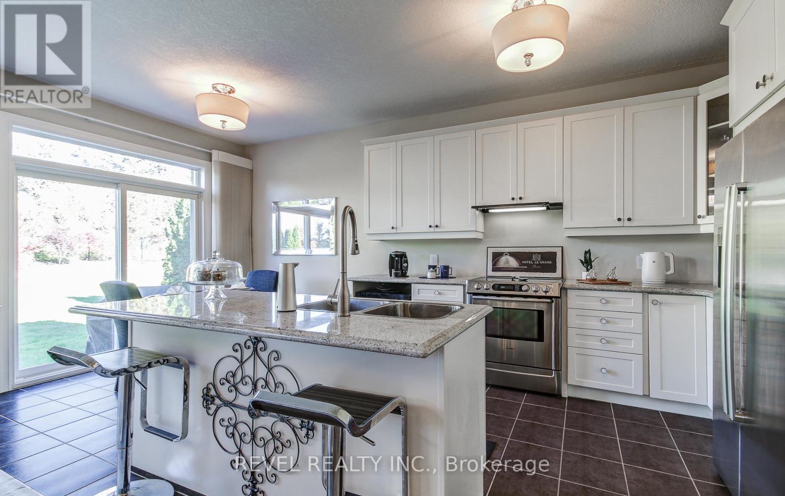 126 Aberfoyle Mill Crescent, Puslinch, Ontario  N1H 6H9 - Photo 16 - X12468031