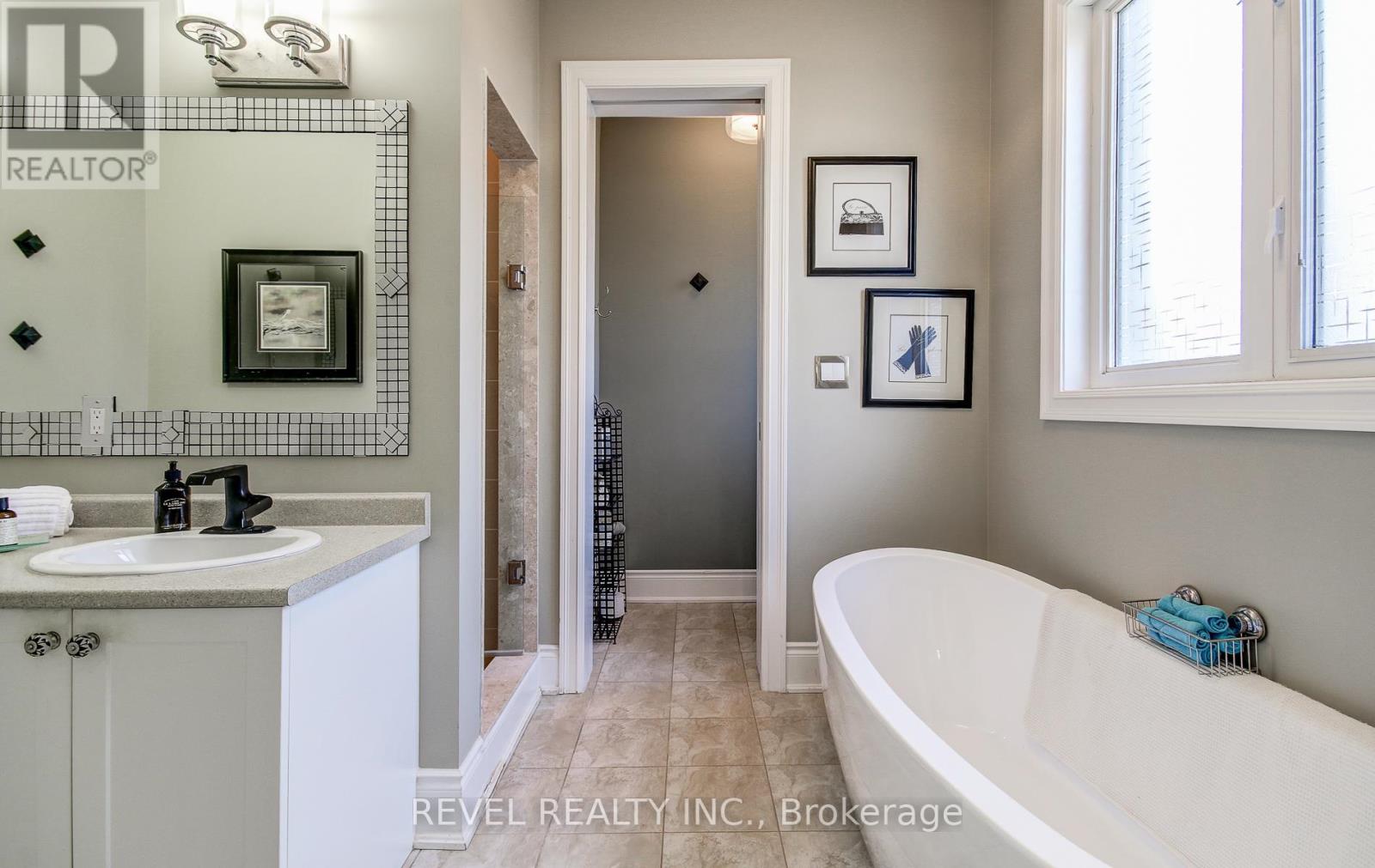 126 Aberfoyle Mill Crescent, Puslinch, Ontario  N1H 6H9 - Photo 21 - X12468031