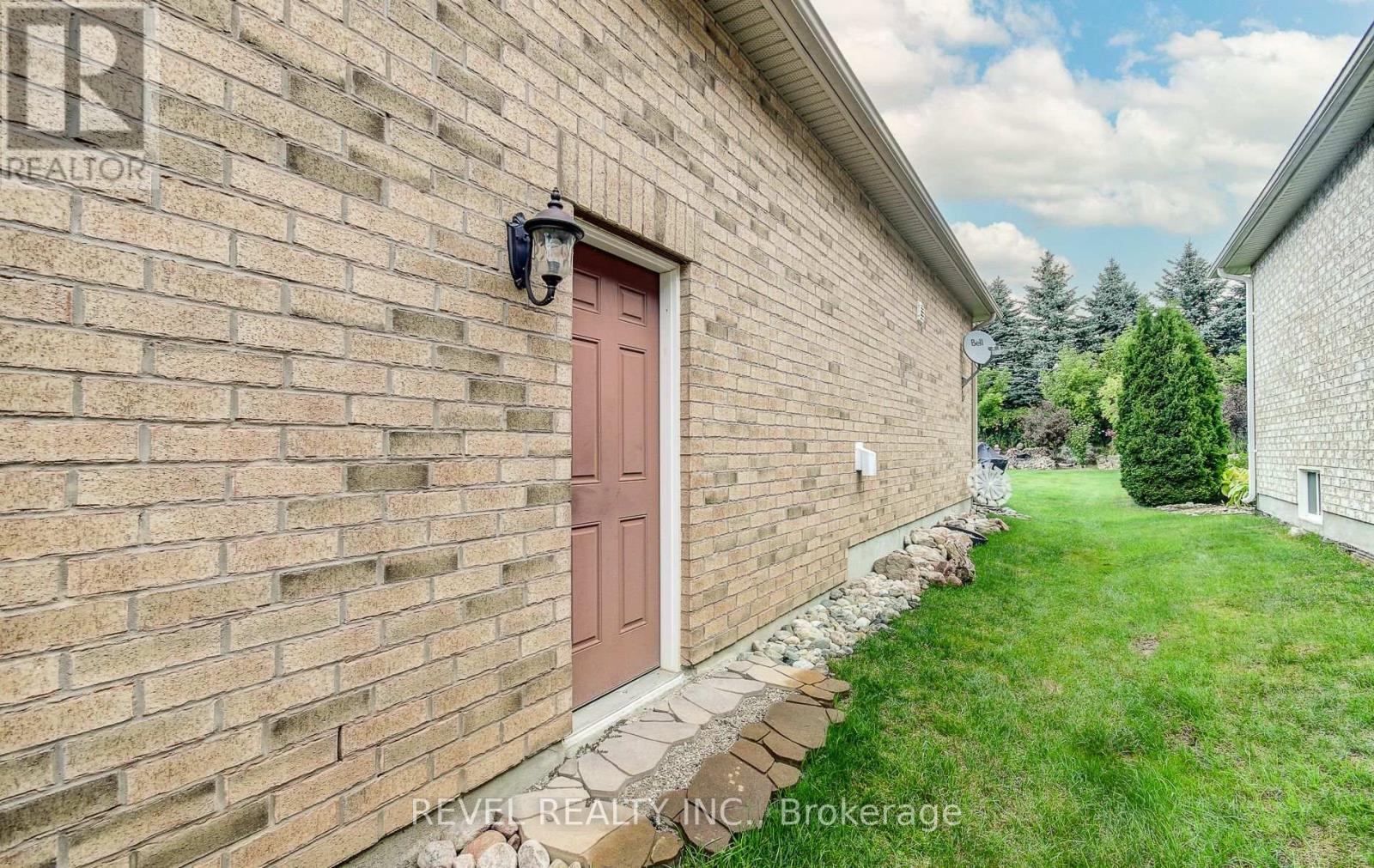 126 Aberfoyle Mill Crescent, Puslinch, Ontario  N1H 6H9 - Photo 34 - X12468031